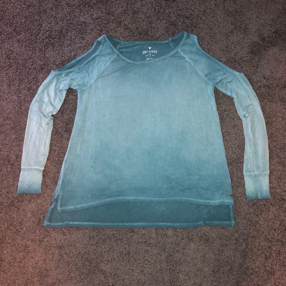 American Eagle with cut out shoulder